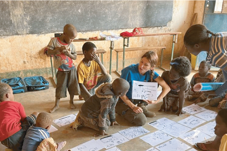 Educare alla bellezza e alla creatività in Congo: AMKA partecipa alla Biennale di Lubumbashi